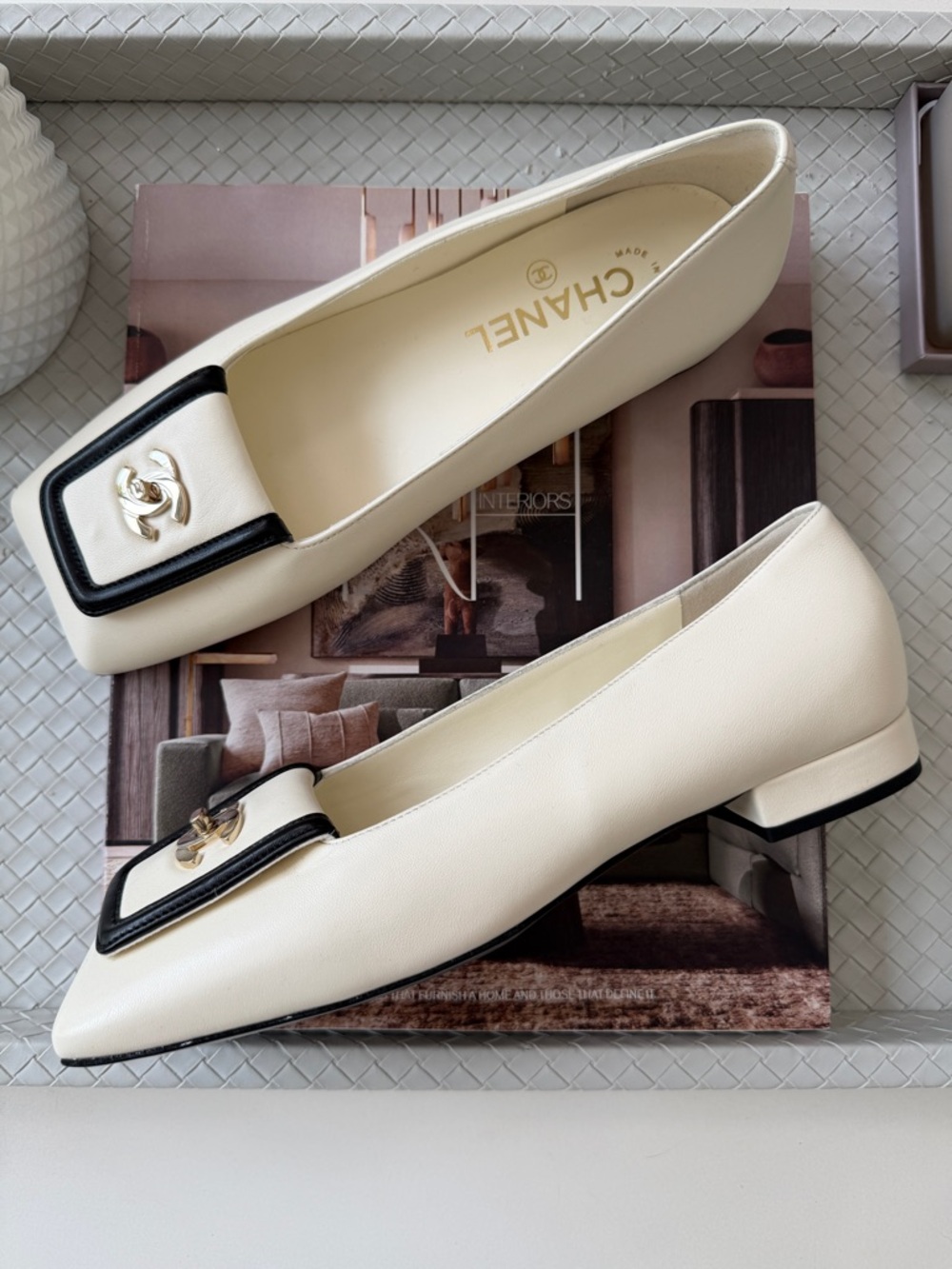 Chanel SS 26 Blazy Ivory Lambskin Square Toe CC Logo Turn-lock Ballet Flats 37.5 - Picture 13 of 16